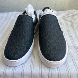 Michael kors size 9 black color